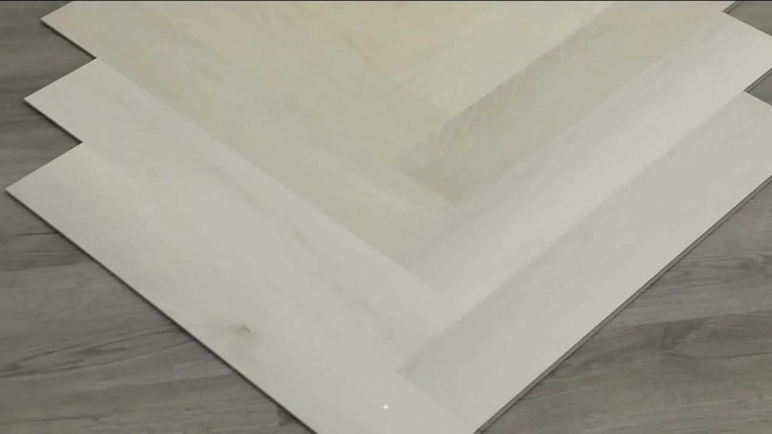 100% Virgin 4.0mm7mm SPC-SPC Lvt van de Visgraatbevloering klikt Multilayer Bevloering