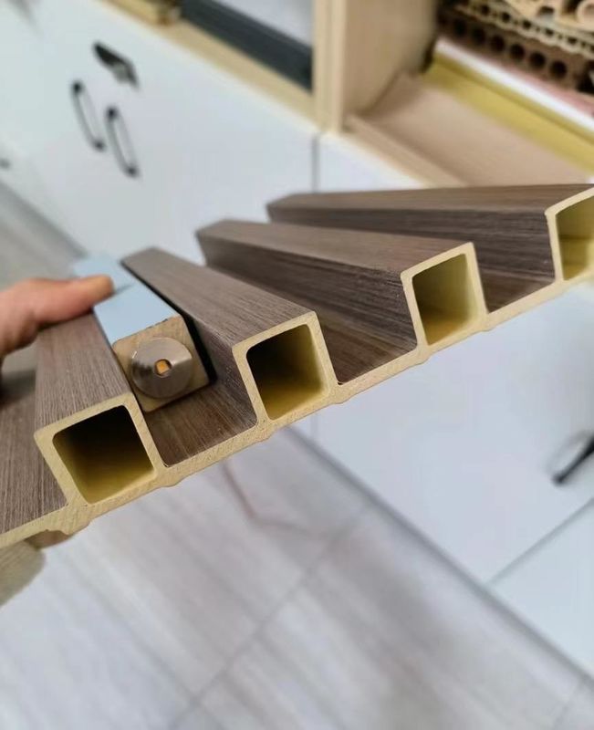 PVC 3D Fluted Decorative Lambrin Hout Composite Interieur Fluted Panels Wpc Wandpaneel Cladding Brandbescherming Voor klantvereiste