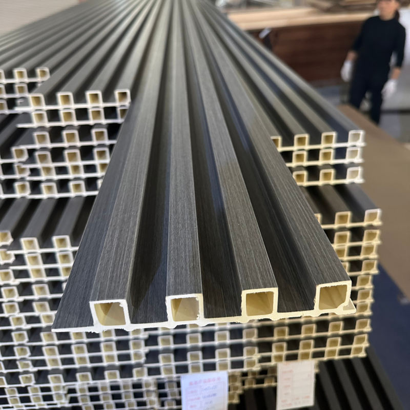 Eenvoudig te installeren houten composiet WPC wandpaneel externe bekleding interieur het gefreesde wandpaneel