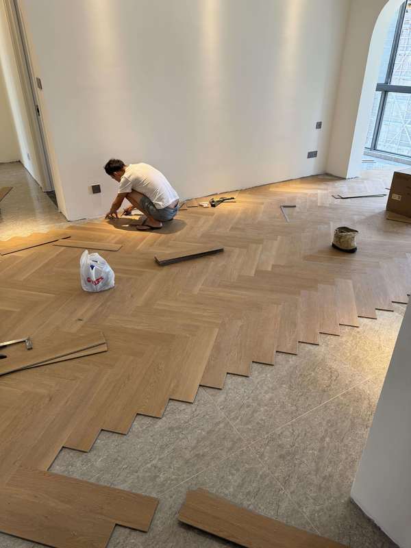 8mm 12mm Rigid Core Luxe Vinyl Click Vloeren Premium Houten Visgraat Anti-slip Piso Spc Click 5 mm Plank Vloeren