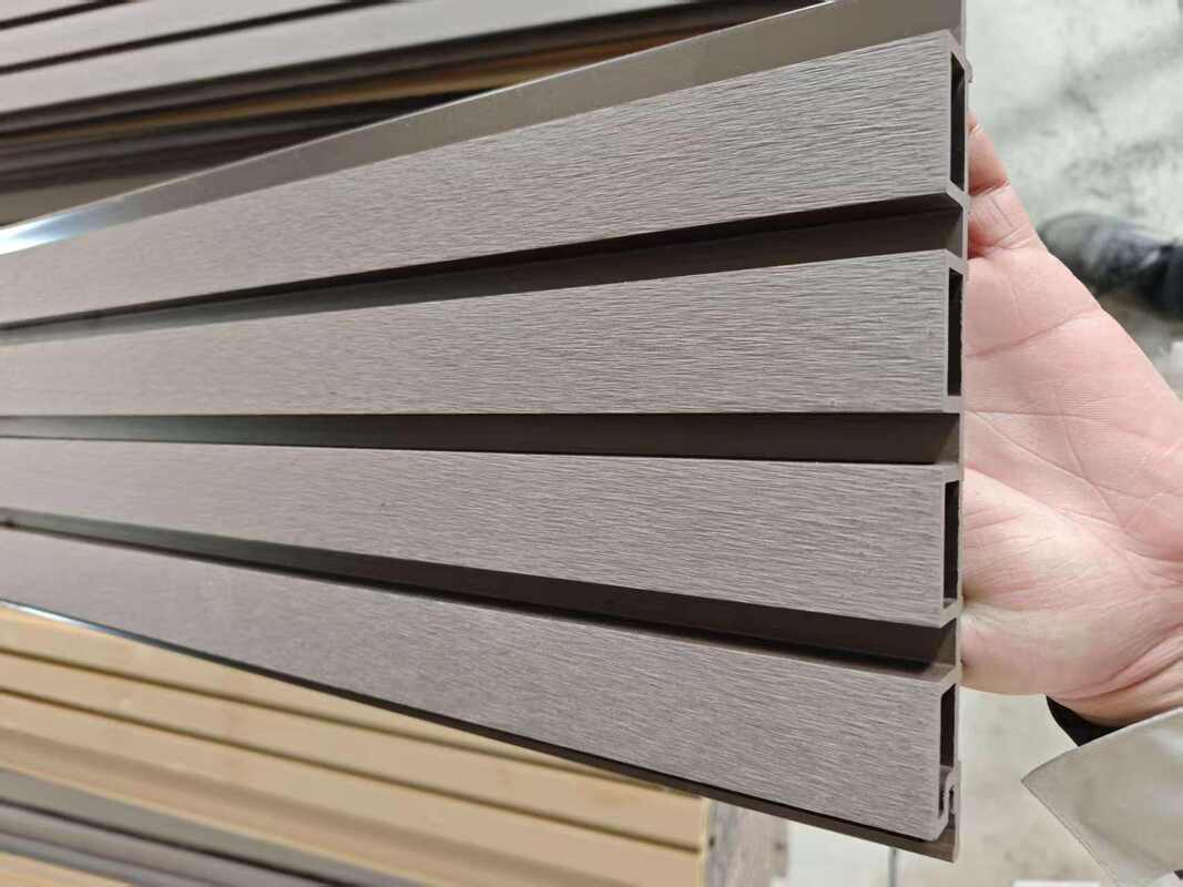 Moderne waterdichte WPC-composite wandpaneel voor buitengebruik in commerciële gebouwen - lage prijs