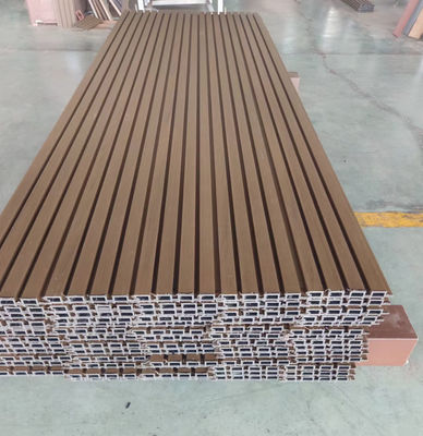 Buitenste bekleding geluidsdicht buitenwerk van kunststof samengesteld tuin waterdicht buitenwerk van hout met groeven