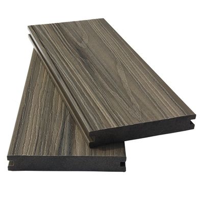 Buitentuin, tuin, patio, zwembad, houten composietvloer